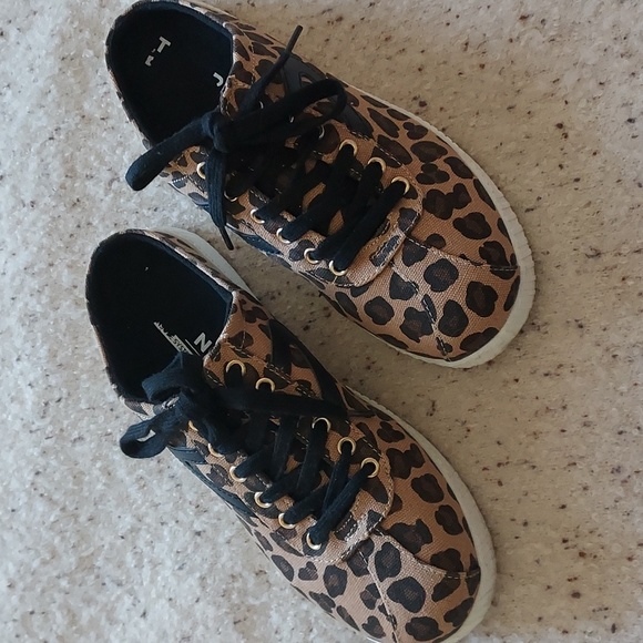 Leopard print sneakers Size 8 - Picture 2 of 5
